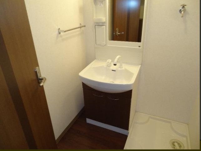 大分県大分市　一棟アパート　の独立洗面台