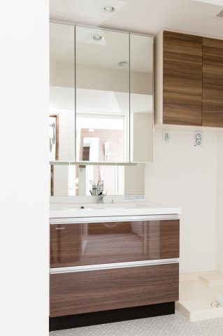 SYNEX UENO-MATSUGAYAの独立洗面台|※同タイプ参考写真です（カラータイプが異なる場合がございます）