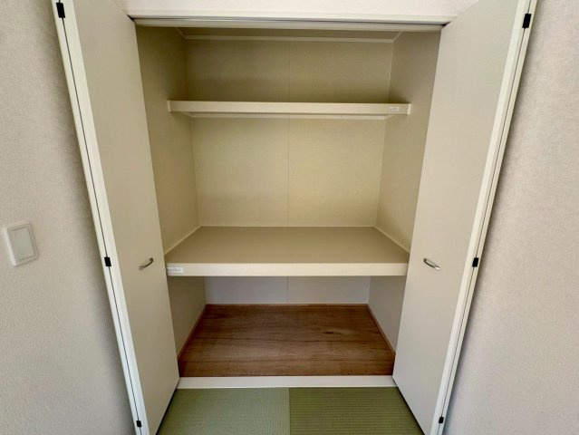 クレイドルガーデン南城市佐敷佐敷 第1・２号棟の収納|生活に和の趣をもたらす畳の部屋４帖に設置された押し入れ収納