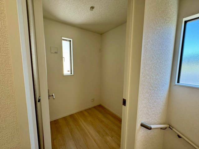 クレイドルガーデン南城市佐敷佐敷 第1・２号棟の洋室|２階:様々な用途に使えるテレワークルーム２帖