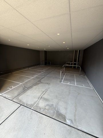 ブランシエスタ森ノ宮の駐車場