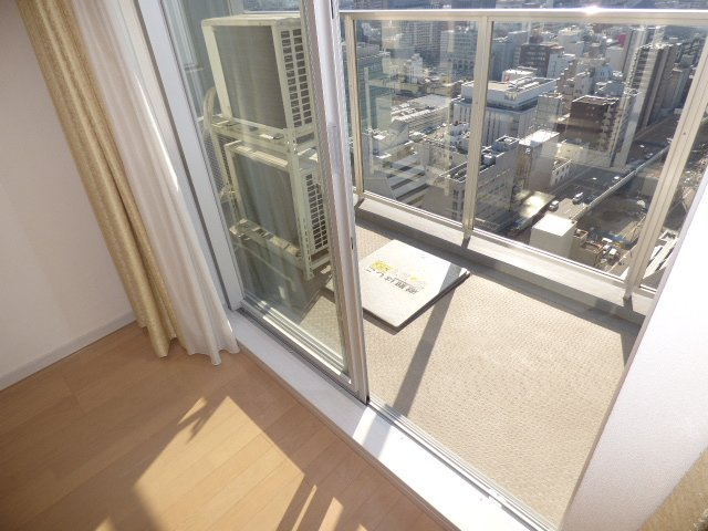 D'グラフォート大阪N.Y.タワー肥後橋のバルコニー