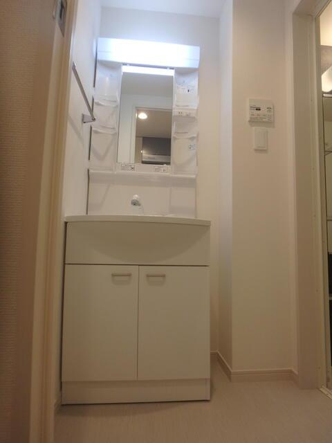 ＬｈｕａⅥ　大山の独立洗面台|朝の支度に便利な洗面台