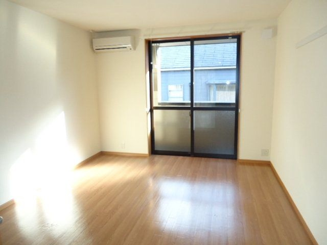 シャトー・中之庄の洋室