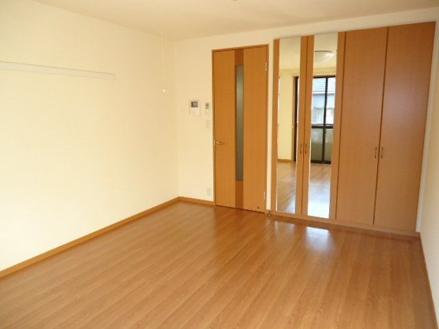 シャトー・中之庄の洋室