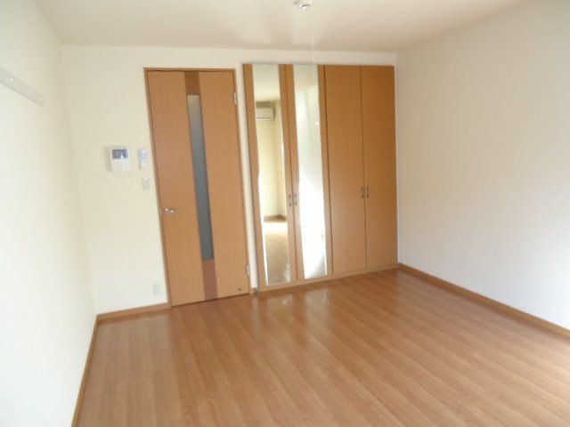 シャトー・中之庄の居間・リビング