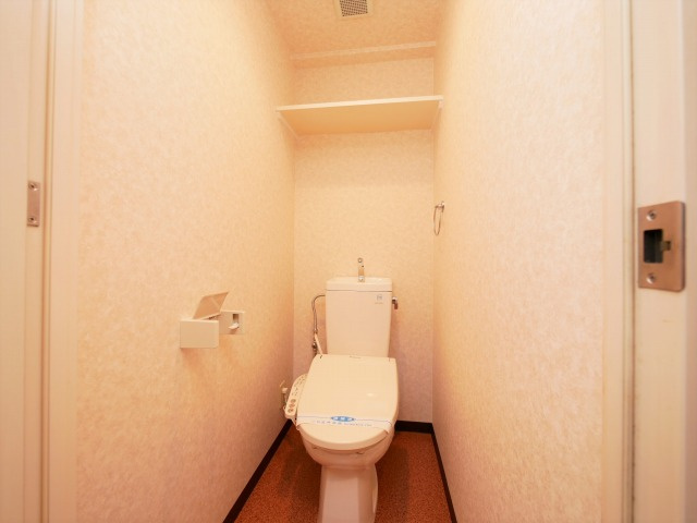 大阪市中央区松屋町住吉の賃貸マンションのトイレ