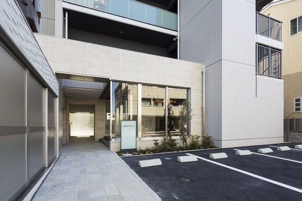 プランドール那古野のエントランス