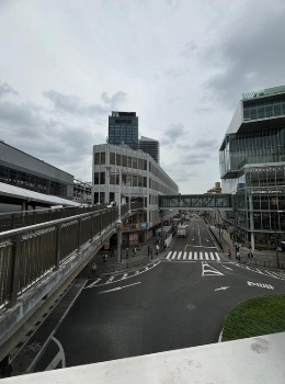ひらかたサンプラザ３号館の外観