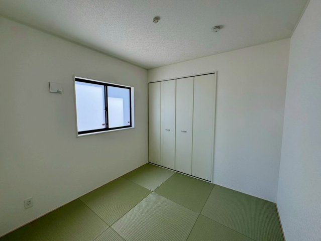 クレイドルガーデン南城市佐敷佐敷 第1・３号棟の和室|生活に和の趣をもたらす畳の部屋4.5帖・押し入れ収納付き