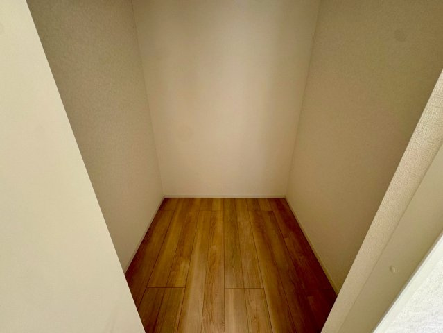 クレイドルガーデン南城市佐敷佐敷 第1・３号棟の収納|２階洋室6.7帖に設置された、季節物の入れ替えが楽々なWIC2帖