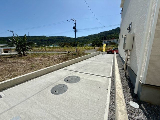 クレイドルガーデン南城市佐敷佐敷 第1・３号棟の駐車場|縦列駐車３台可能スペース付き♪