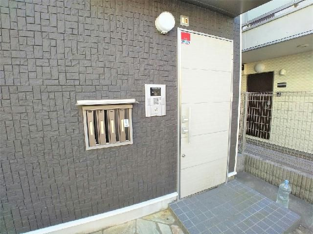 レオネクストシャイン浦和のエントランス