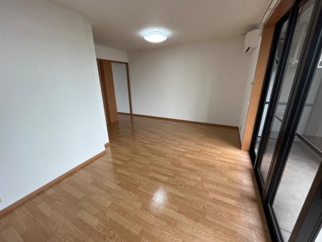 ヴィーヴル　弐番館の居間・リビング