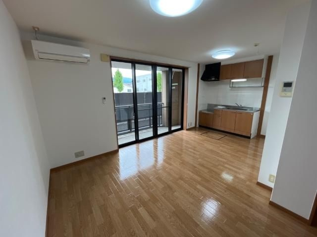 ヴィーヴル　弐番館の居間・リビング