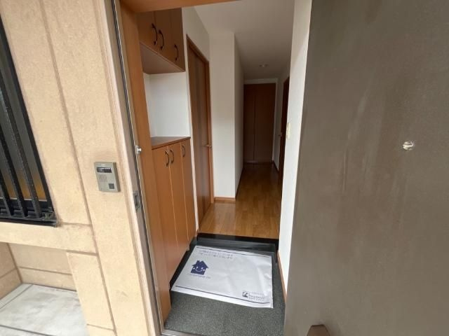 ヴィーヴル　弐番館の玄関