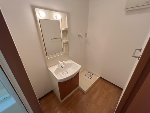 ヴィーヴル　弐番館の洗面所