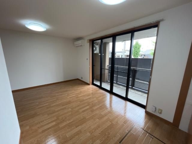 ヴィーヴル　弐番館の居間・リビング