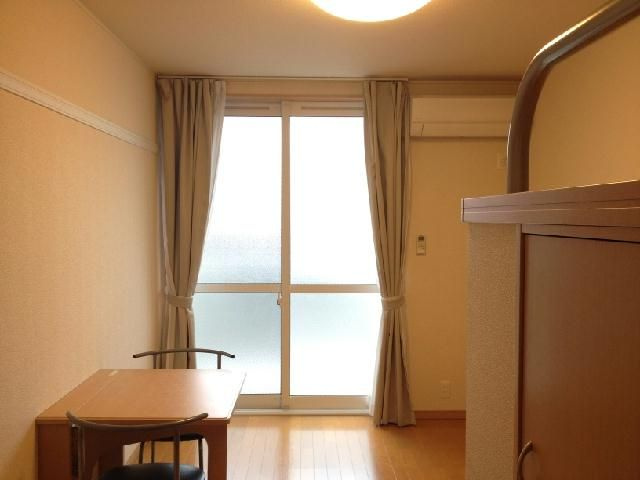 レオパレスクレールコートの居間・リビング