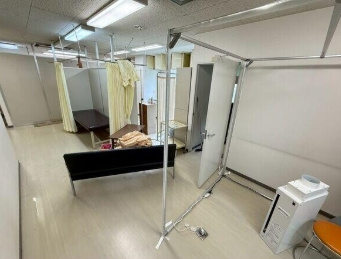 アンセスビルの内装