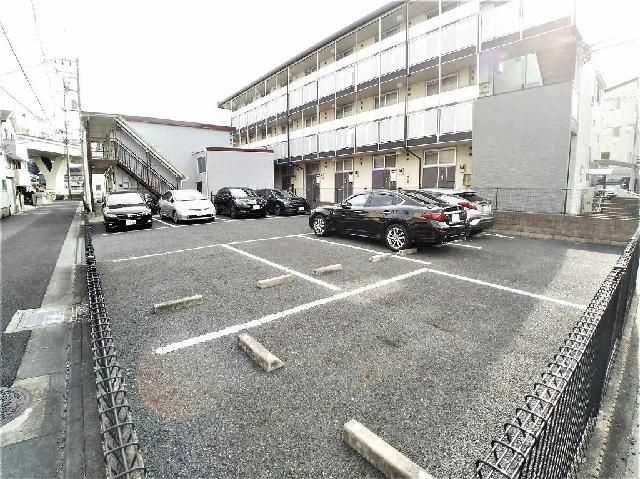 レオパレス小池の駐車場