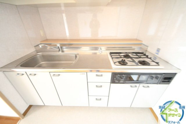 グリシーヌ静徳のキッチン|類似写真