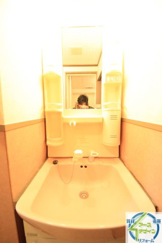 グリシーヌ静徳の独立洗面台|類似写真