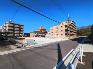 【前面道路含む現地写真】