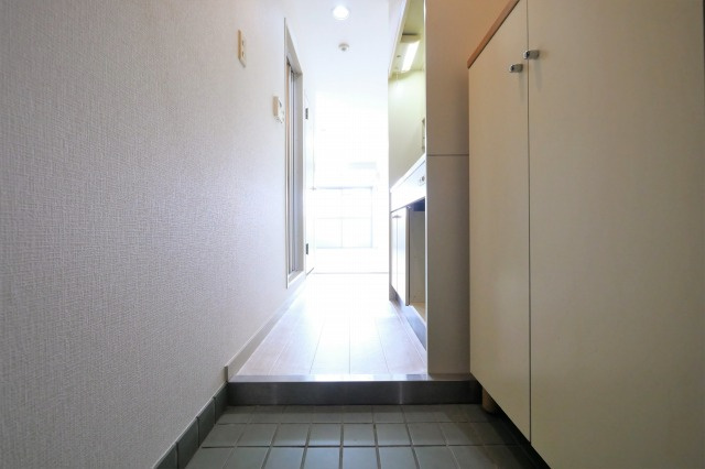 大阪市東成区大今里西３丁目の賃貸マンションの玄関