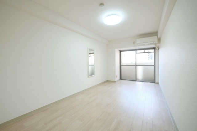 大阪市東成区大今里西３丁目の賃貸マンションの居間・リビング