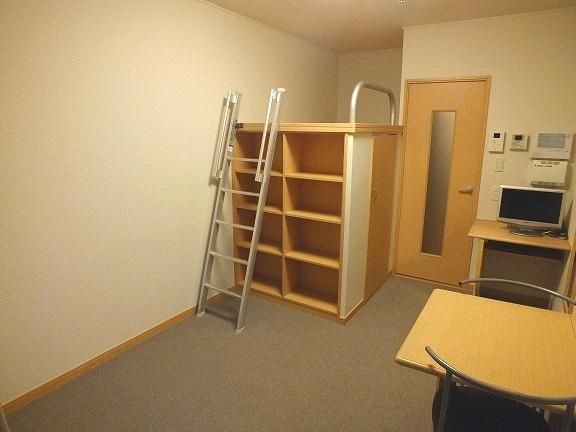 レオパレスモワの居間・リビング