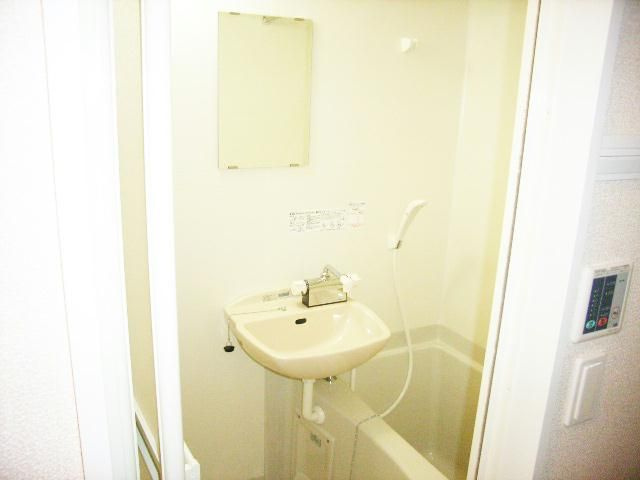 レオパレスモワの浴室