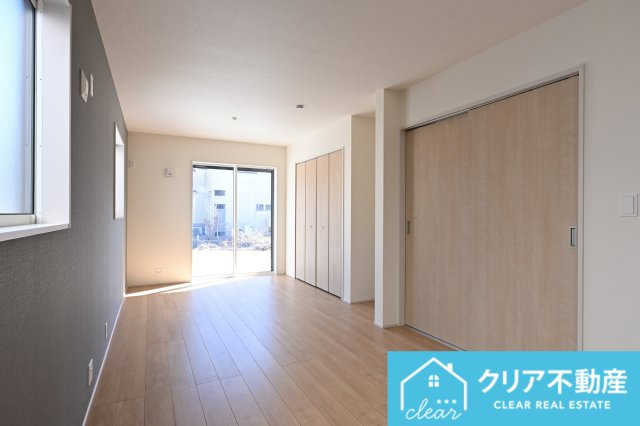 【洋室】 | 太田市鳥山中町　ブルーミングガーデン | 日当たりのよい寝室は間仕切り対応可能！