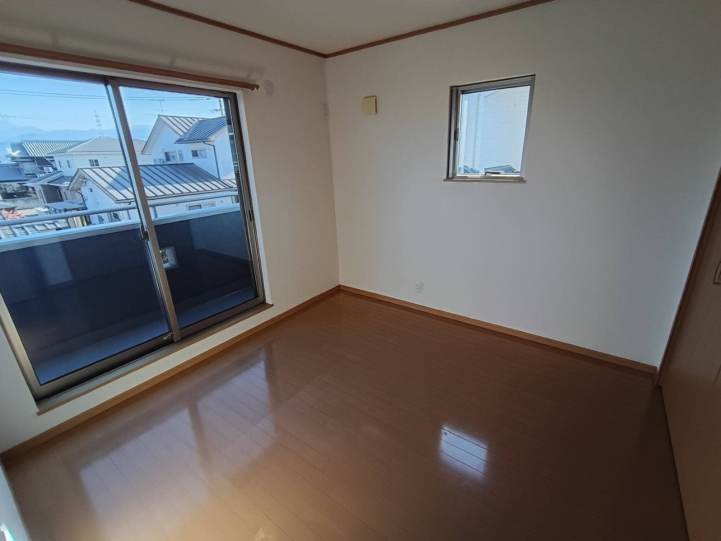 西条市喜多台104-15　中古戸建の洋室