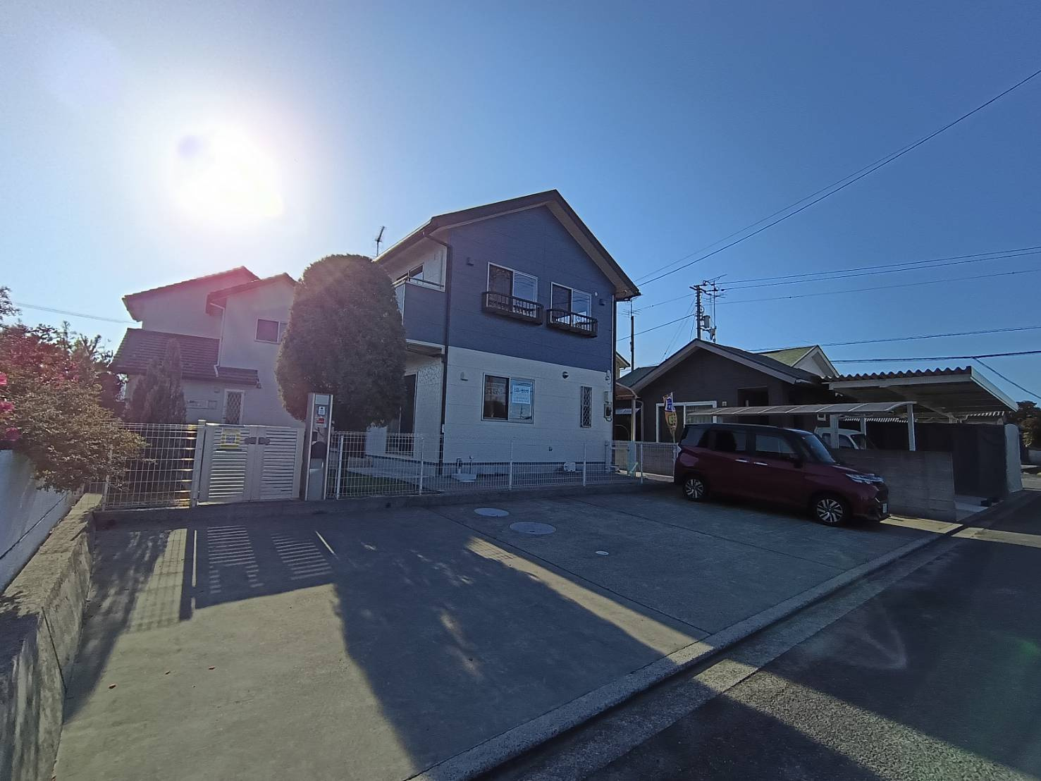 西条市喜多台104-15　中古戸建の前面道路含む現地写真