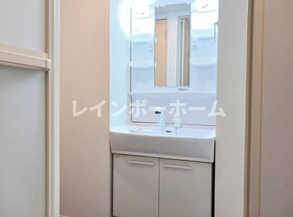 リラ　トゥルぺの独立洗面台