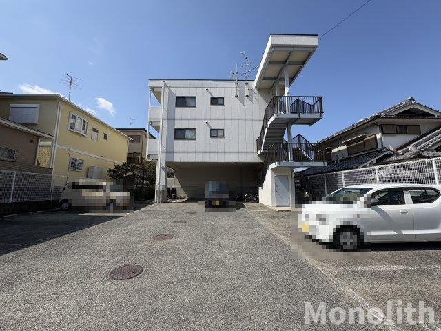 スプルース泉ヶ丘の駐車場