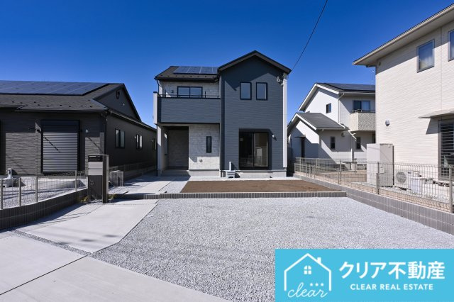 【外観】 | 太田市鳥山中町　ブルーミングガーデン | スッキリクリアな青空に映えるエクステリア！
日当たり良好な立地です♪