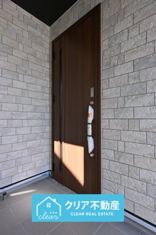 【玄関】 | 太田市鳥山中町　ブルーミングガーデン | 玄関はディンプルキー＆ダブルロックドア採用で防犯対策もバッチリです！