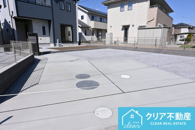 【駐車場】 | 太田市鳥山中町　ブルーミングガーデン | 並列３台駐車可能なゆとりのカースペース！