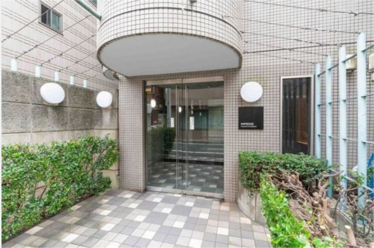 中野区弥生町２丁目の賃貸マンションのエントランス