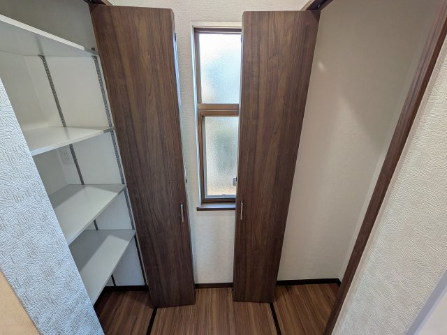 八王子市　石川町　中古戸建ての収納|～パントリーには便利な可動棚付き～
