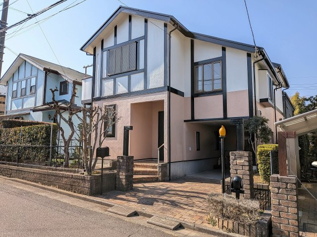 八王子市　石川町　中古戸建ての外観|～小宮駅徒歩14分　内外装リフォーム済　2台駐車可能カースペース付き～