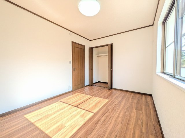 八王子市　石川町　中古戸建ての収納|～収納力の高いクローゼット完備～