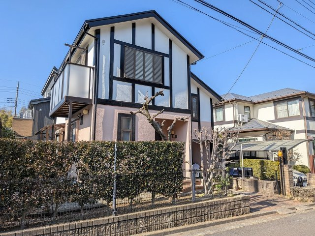 八王子市　石川町　中古戸建ての外観|～小宮駅徒歩14分　内外装リフォーム済　2台駐車可能カースペース付き～