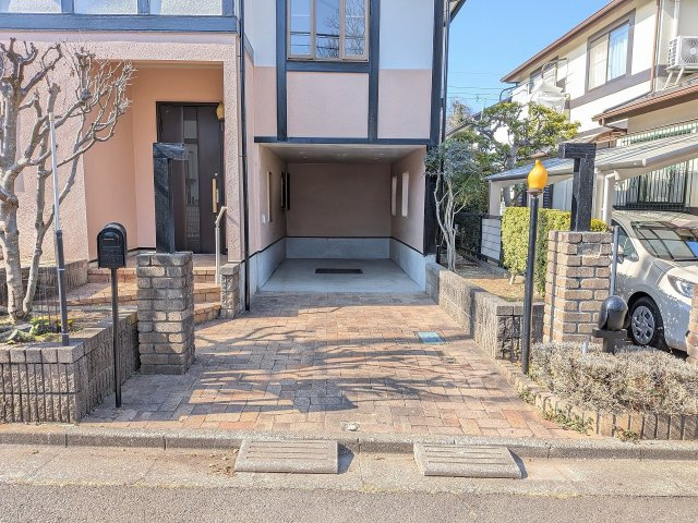 八王子市　石川町　中古戸建ての駐車場|～2台駐車可能カースペース付き～
