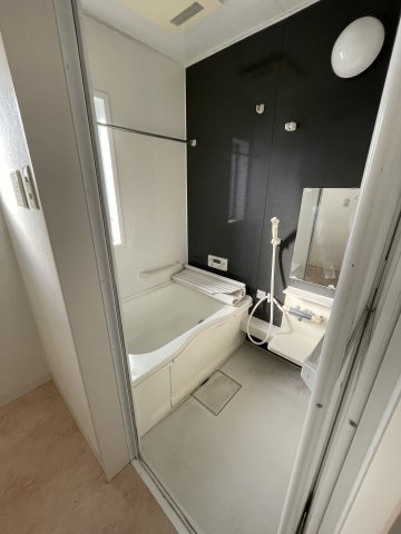 海南市且来・中古戸建・54753の浴室