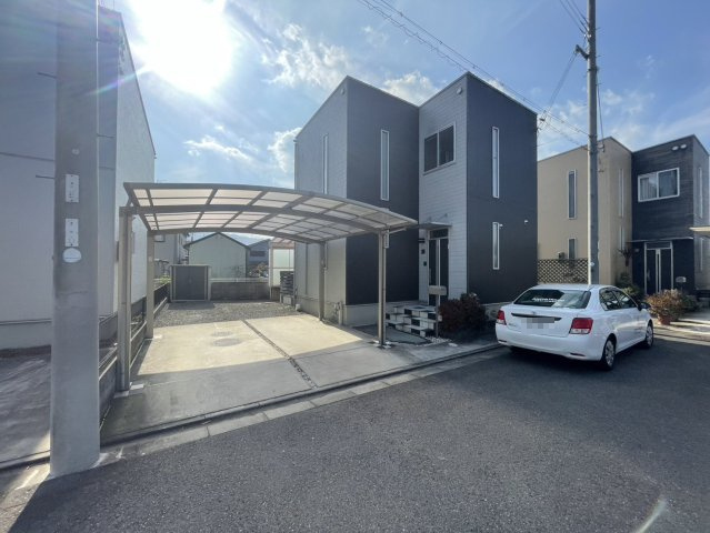 海南市且来・中古戸建・54753の前面道路含む現地写真