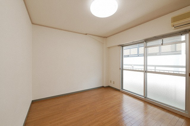 グリーンハイツ今津の居間・リビング