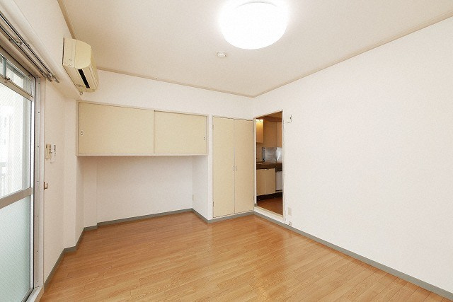 グリーンハイツ今津の居間・リビング